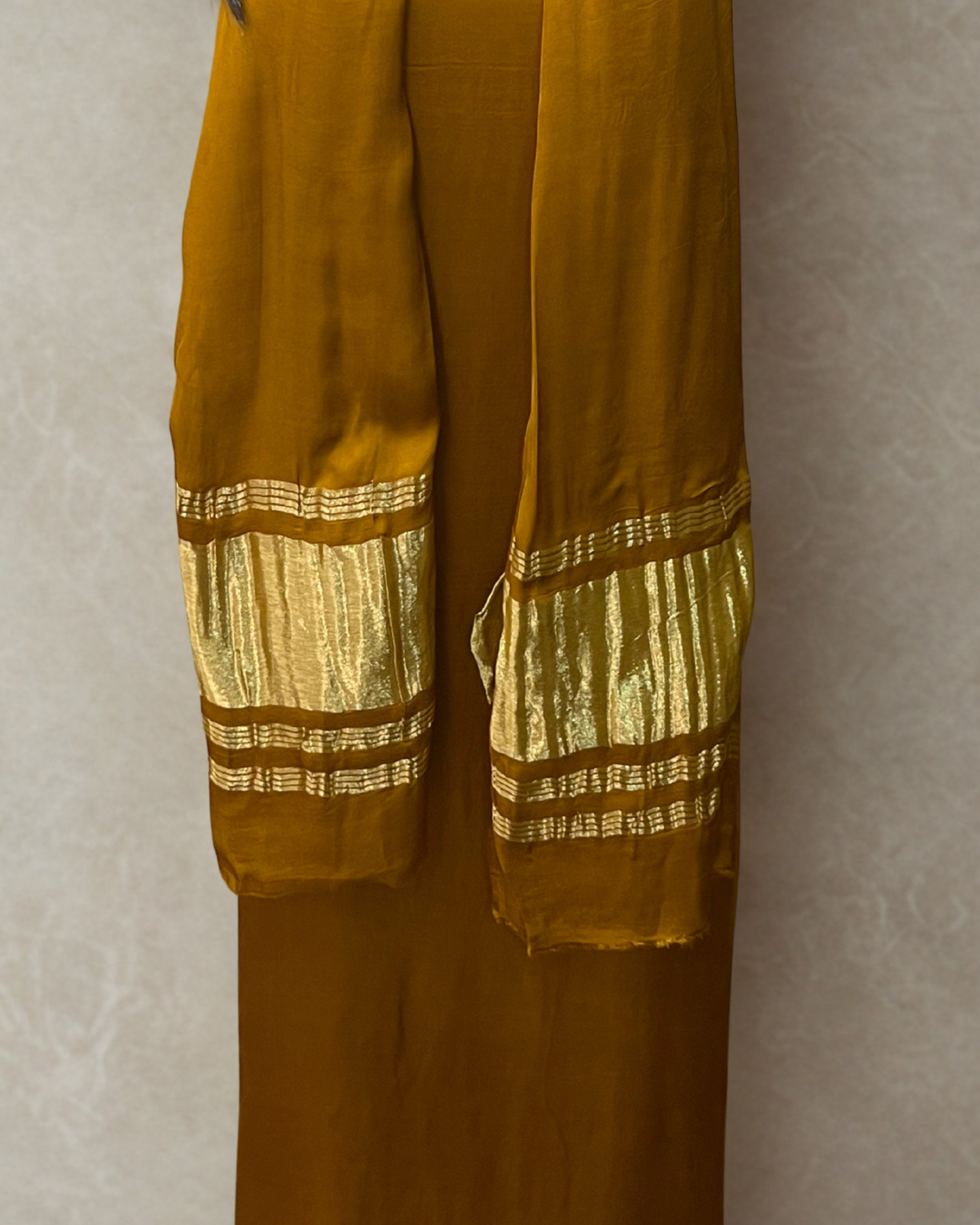Vyān - Modal Unstitched Suit Set with Lagdi Patta Stole